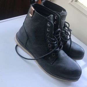 SOLD Crevo men’s black leather boots sz10